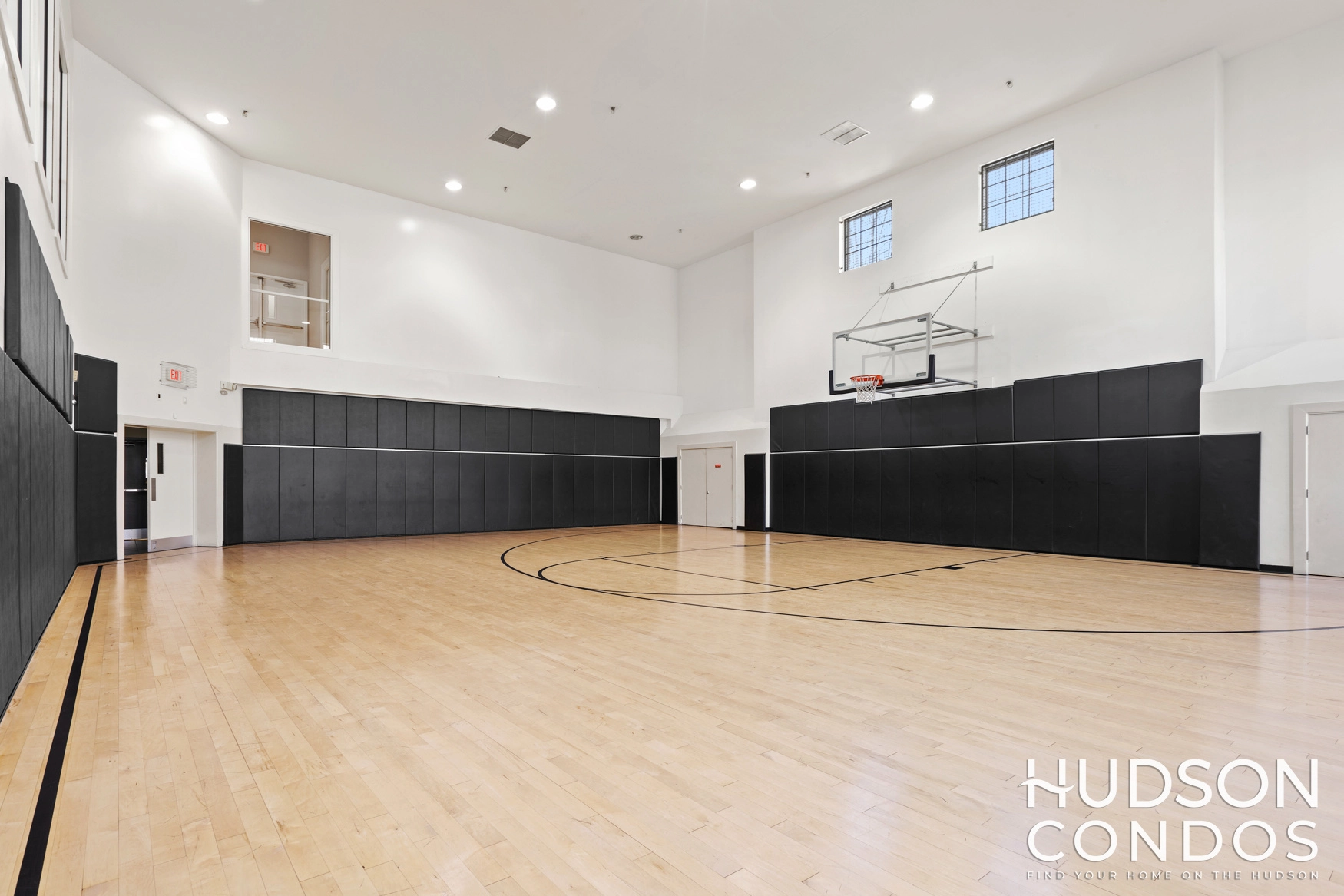 hduson club condos basketball court